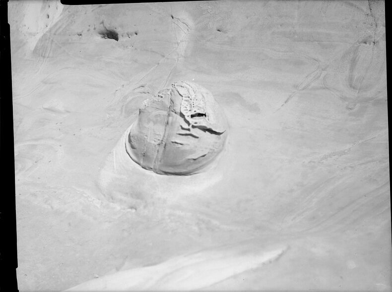 RAW WAR - Aziza - Phases Magazine