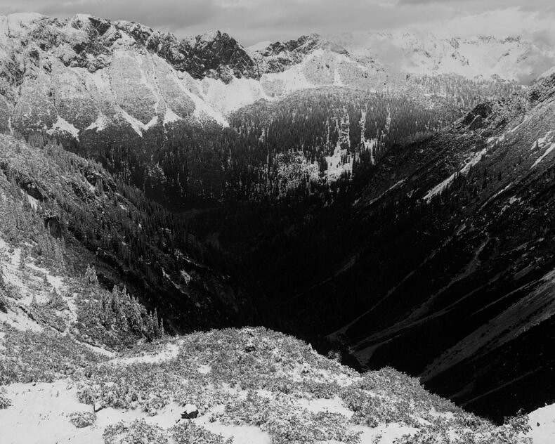 Between the mountain and the river - Rick Van Der Klooster - Phases Magazine